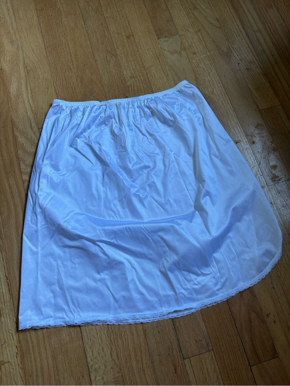 Vanity Fair White Nylon Lace Half Slip Size M | Side Slit 20"